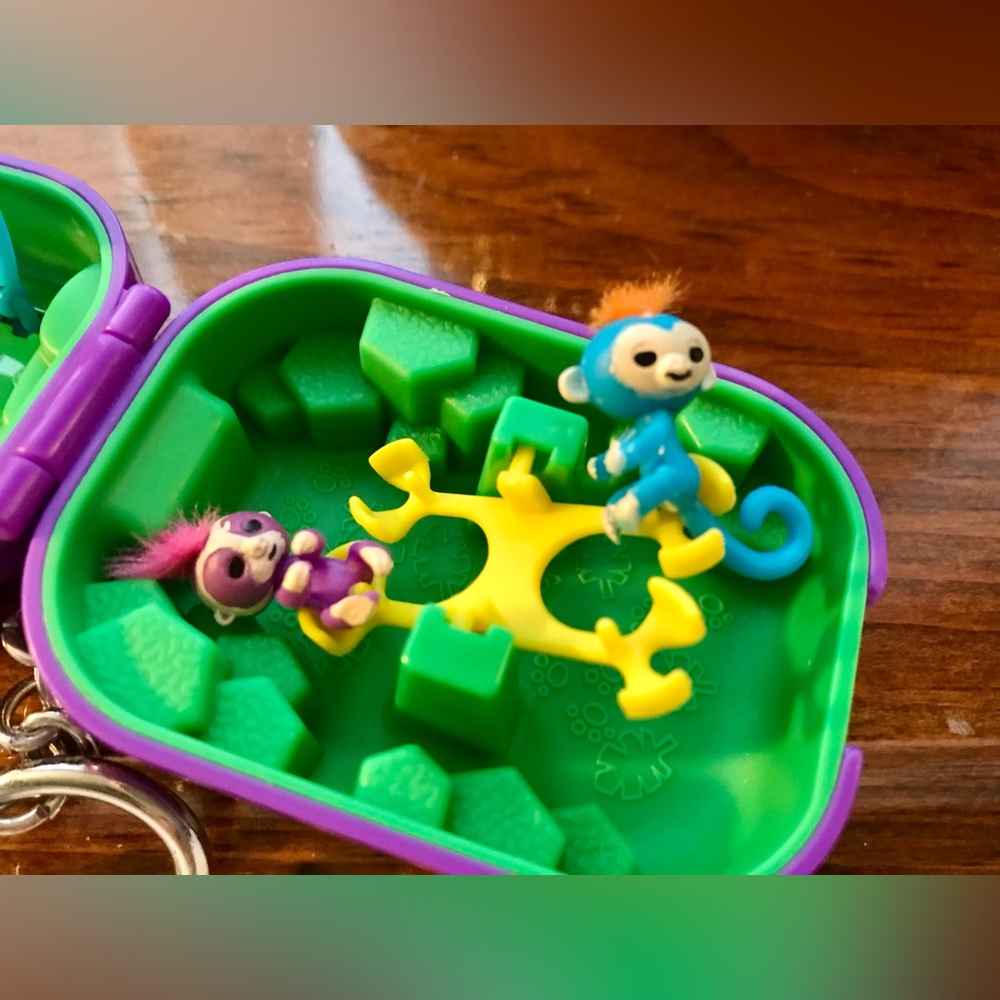 2019 FINGERLINGS Mini Tiny Pop Open Keychain Playset Tiny Figures Sloth Unicorn - Picture 7 of 15
